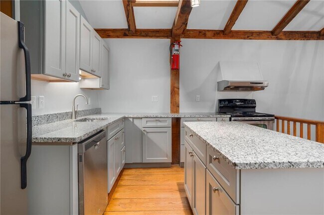 Building Photo - 31 Bridge St