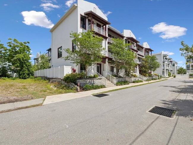 Building Photo - 946 Highland Ave