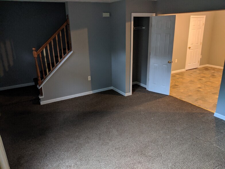 Building Photo - 357 Braeside Ave