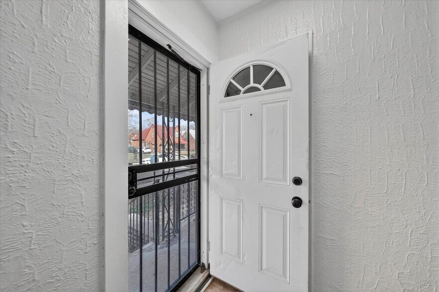 Building Photo - 16890 Stoepel St