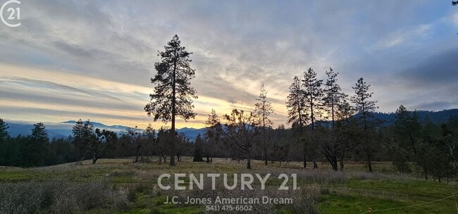 Building Photo - Spectacular Views in the Heart of Applegate Wine Country