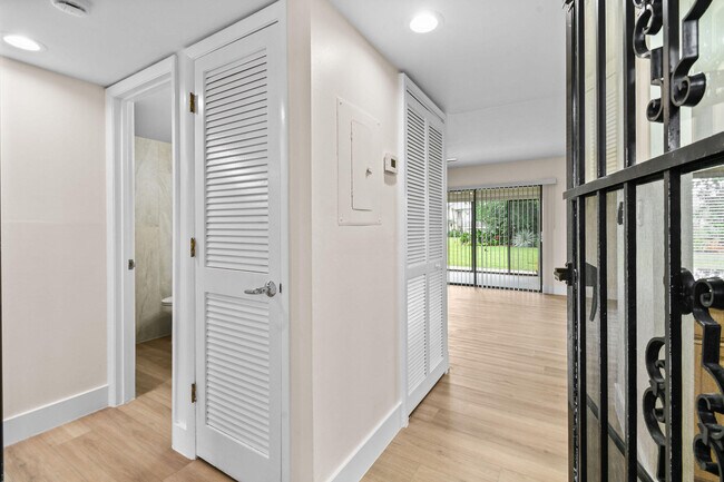 Building Photo - 2233 NW 22nd Ave