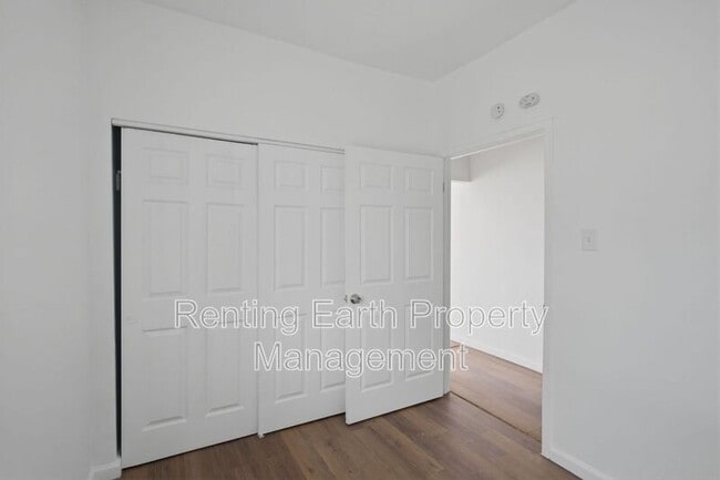 Building Photo - 3127 Clay Ave