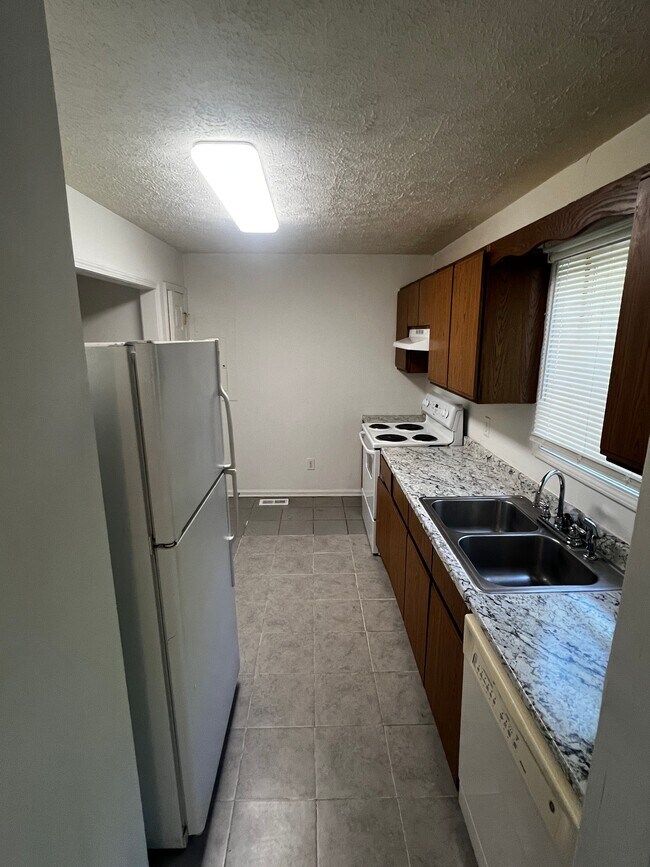 Building Photo - 312 N Linwood Ave