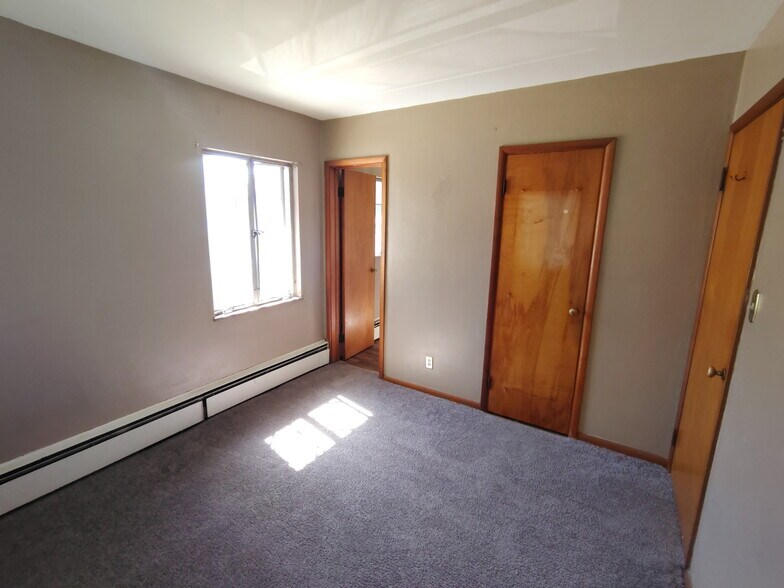 Building Photo - 338 S Pendleton Ave