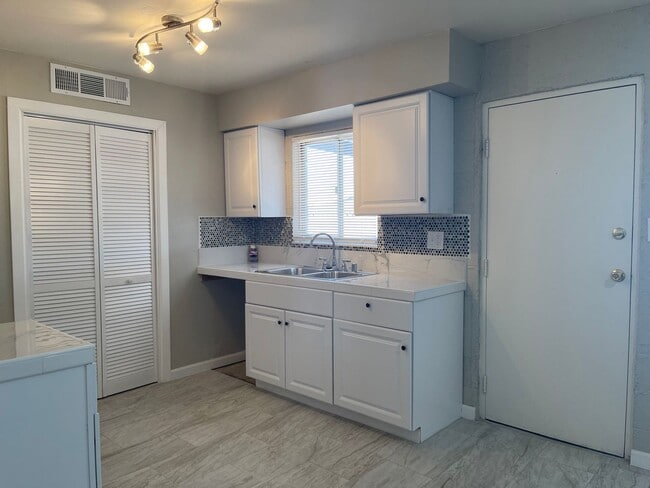 Building Photo - Charming 3-Bedroom Home Near UNLV & the Strip