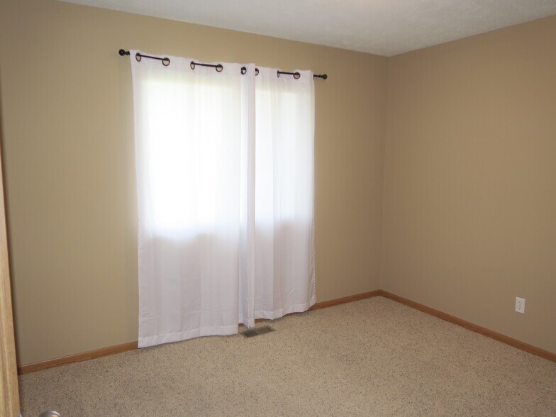 bedroom 2 - 11714 S 203rd St