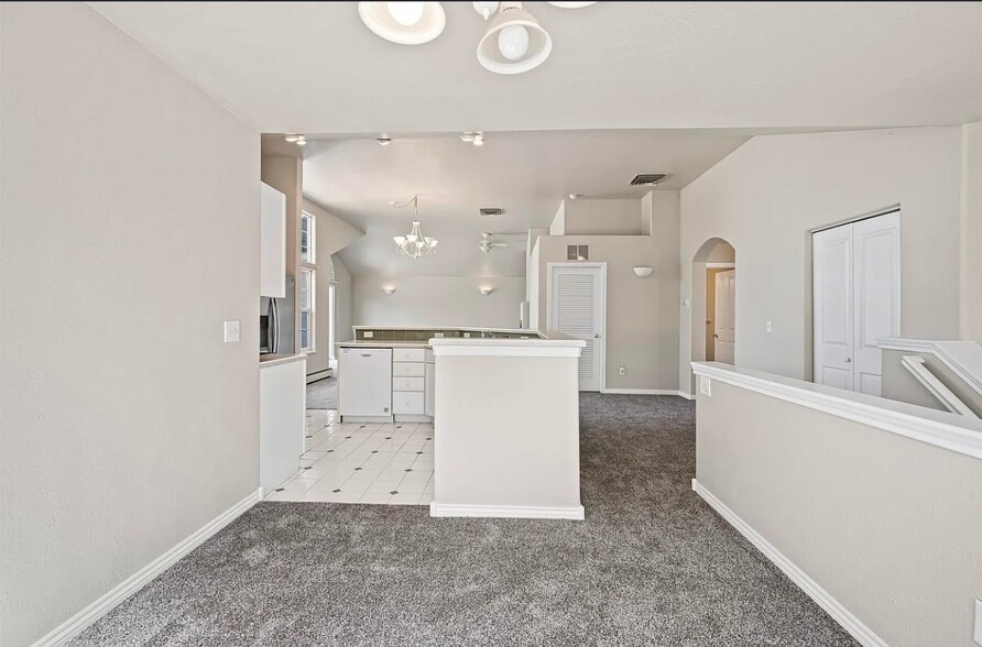 Building Photo - 712 Glen Ct