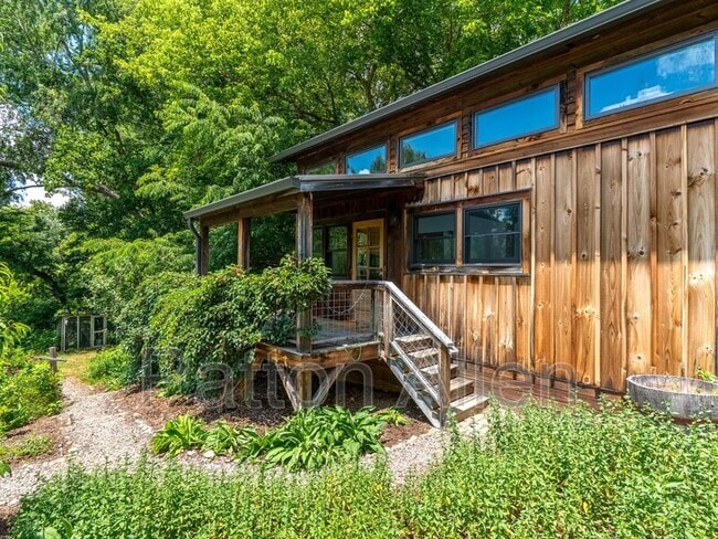 Building Photo - 81 5th Ave