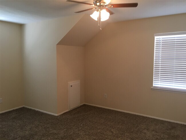 Building Photo - 5115 Tashkent Dr