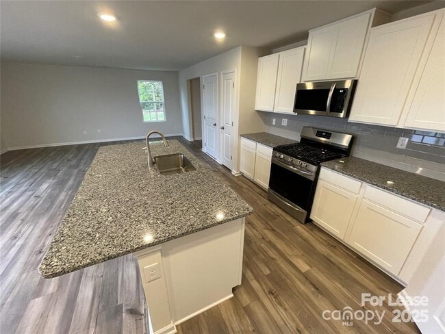 Building Photo - 354 Hollingswood Dr
