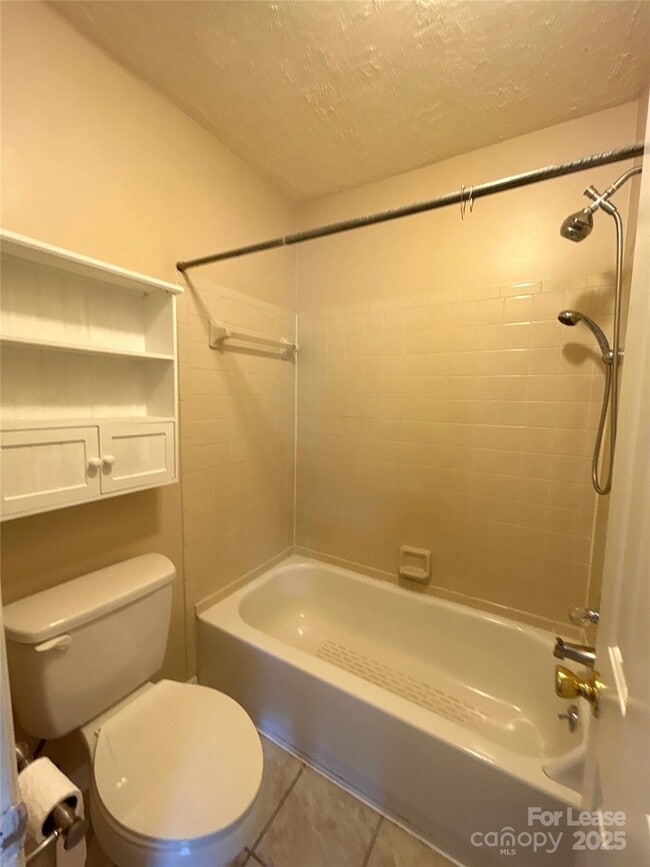 Building Photo - 8258 Golf Ridge Dr