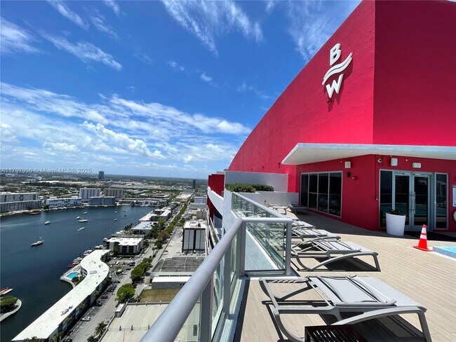 Building Photo - 2600 E Hallandale Beach Blvd