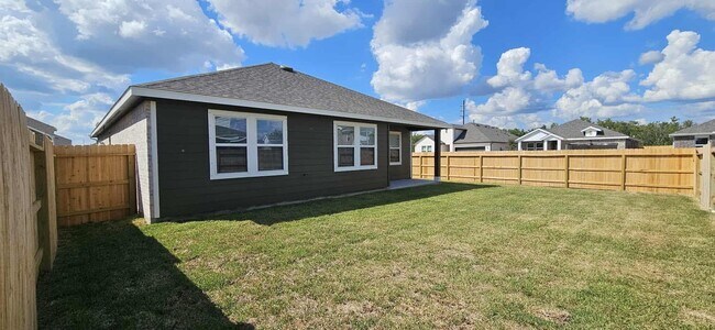 Building Photo - 8442 Bay Oaks Dr