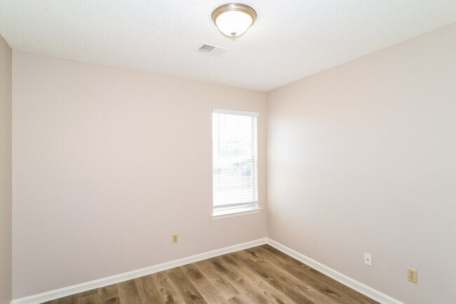 Building Photo - 6997 Luxor Ln