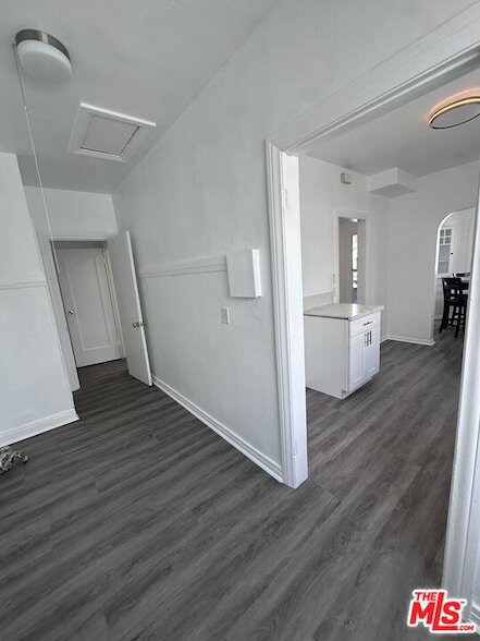 Building Photo - 1116 W 64th St