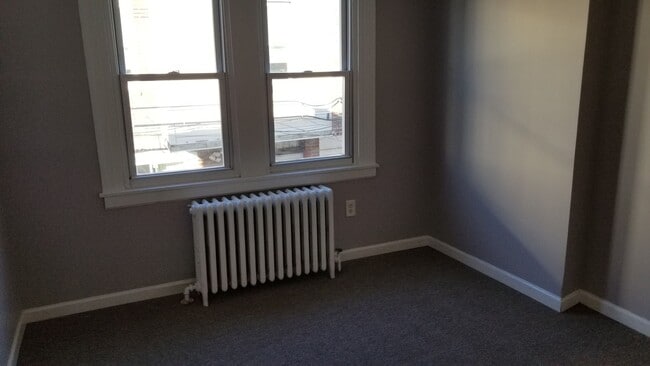 Building Photo - Immaculate Unit - Oak Lane