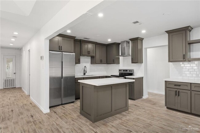 Building Photo - 3313 Queta Ave