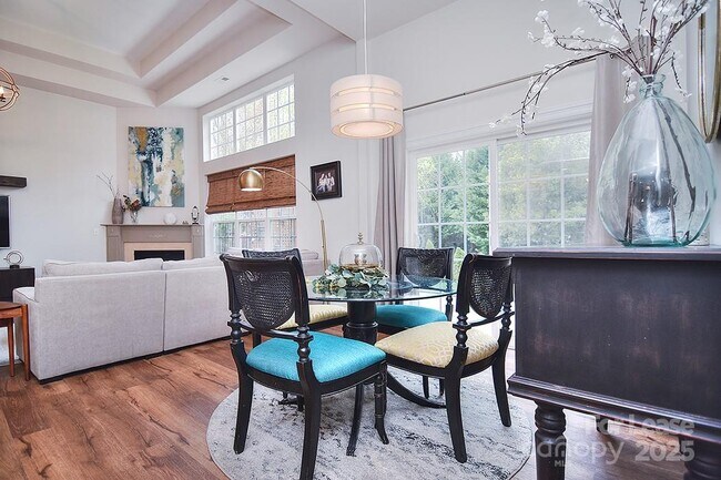 Building Photo - 1116 Sarandon Dr