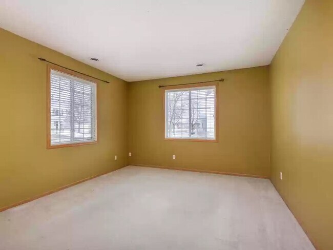 Building Photo - Great location *2Bed*2Bath Townhome- Available June 1