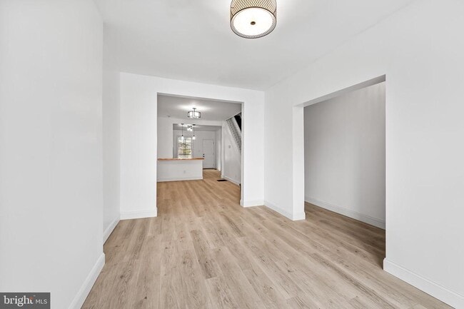 Building Photo - 1605 Darley Ave