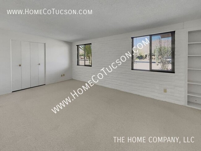 Building Photo - 8905 N Hickory Dr