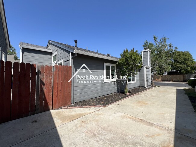 Building Photo - Wonderful 3bd/2ba Elk Grove Home with Garage!
