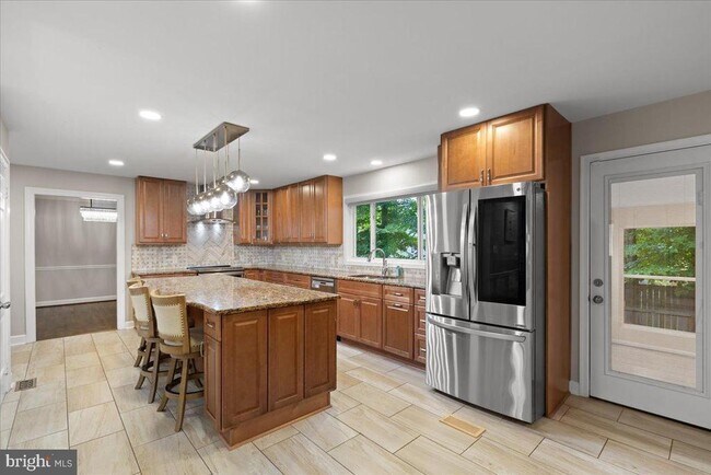 Building Photo - 9472 Lapstrake Ln