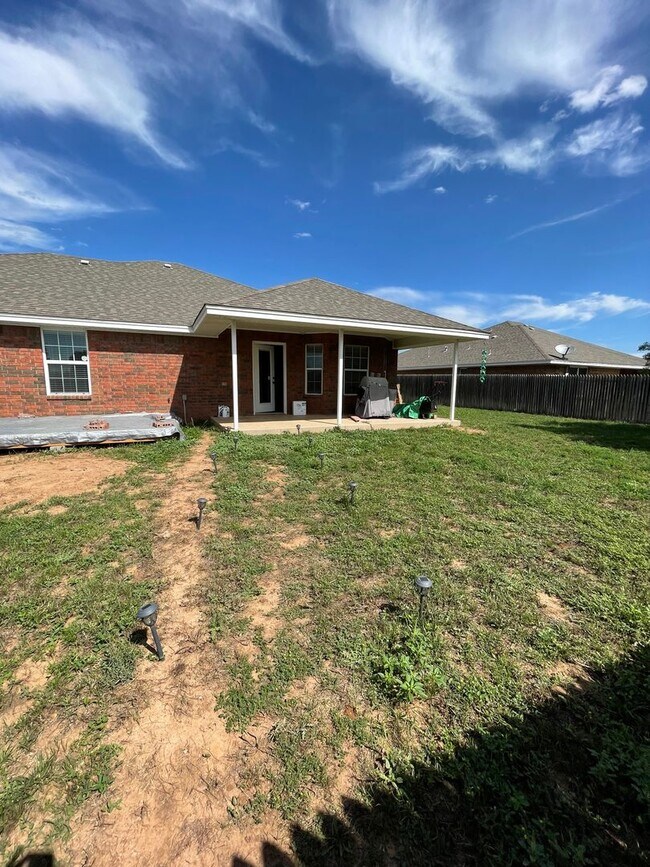 Building Photo - Spacious 4 Bed 2 Bath! Mesa School District!