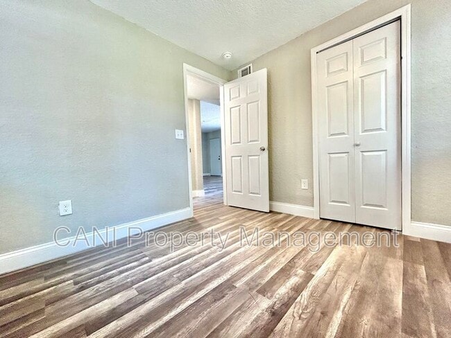 Building Photo - 418 Charles St