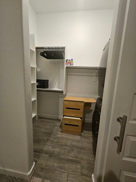 Building Photo - 17593 W Victory St