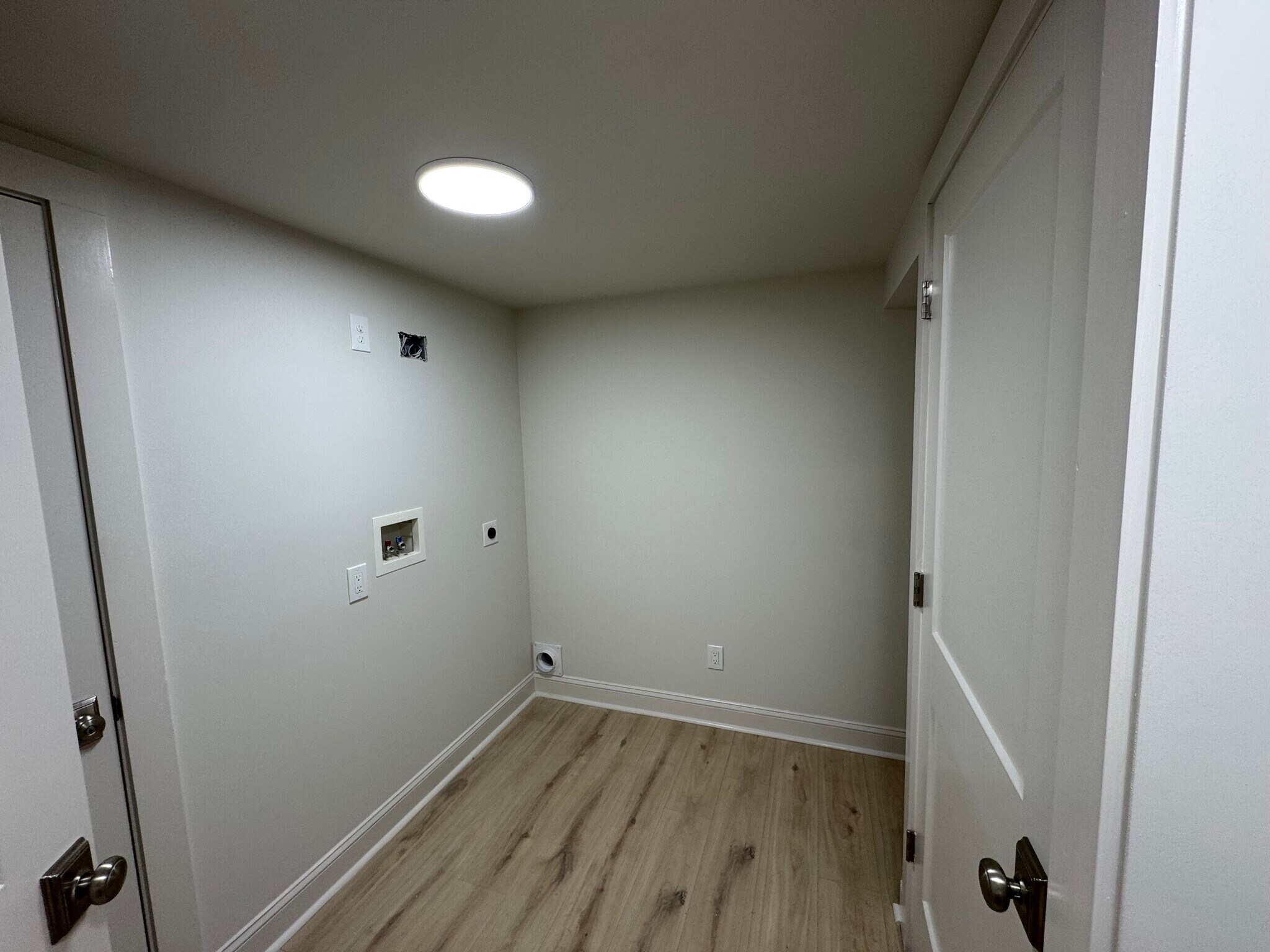 Building Photo - 886 Moore Rd