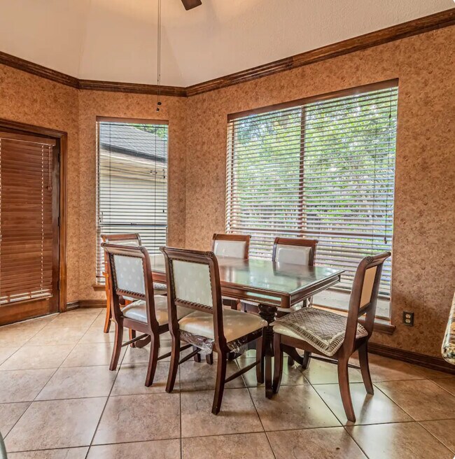 Building Photo - 3206 Chapel Bend Dr