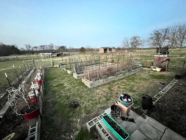 Building Photo - 476 Bill Russell Rd