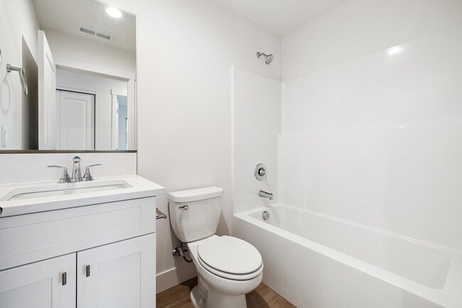 Building Photo - 1009 S Underwood Pl