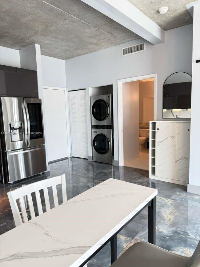 Building Photo - 234 NE 3rd St