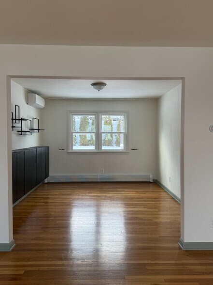 Building Photo - 724 6th St