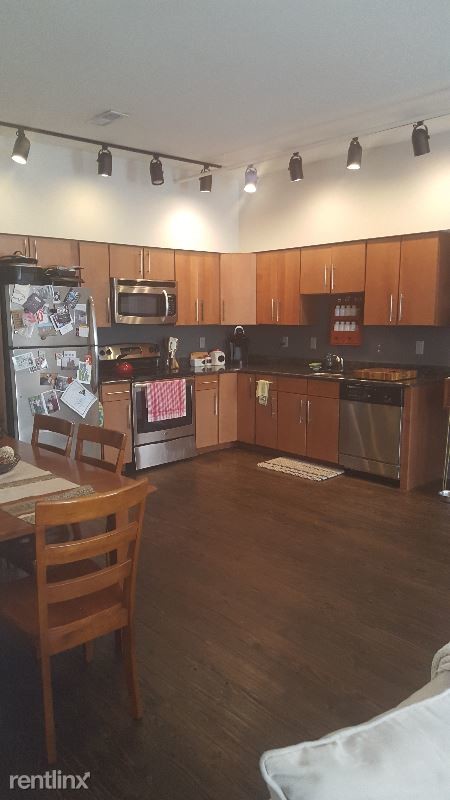 Building Photo - 216 S 16th St