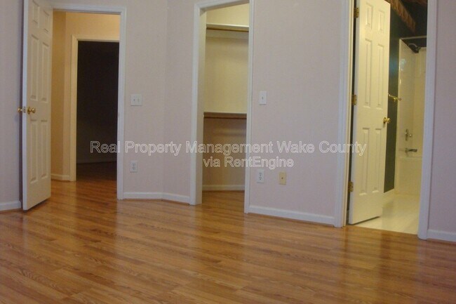 Building Photo - 2912 Isabella Dr