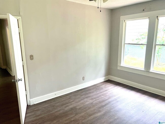 Building Photo - 511 12th St