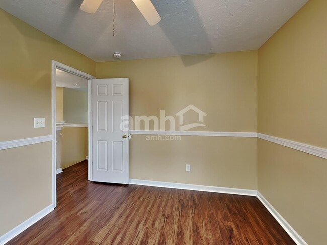 Building Photo - 6889 N Karnes Dr