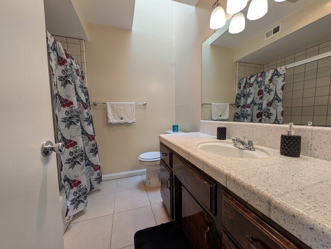 Building Photo - 2801 Hoad Ln
