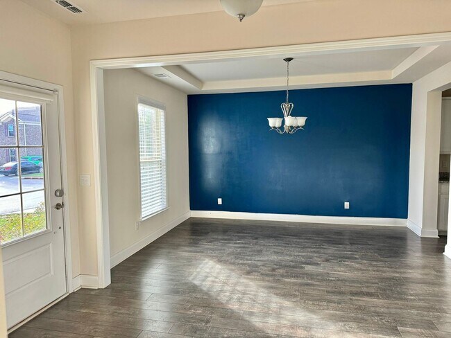 Building Photo - 4 Bedroom, 3.5 Bath Home w/ Backyard and 2 Car Garage
