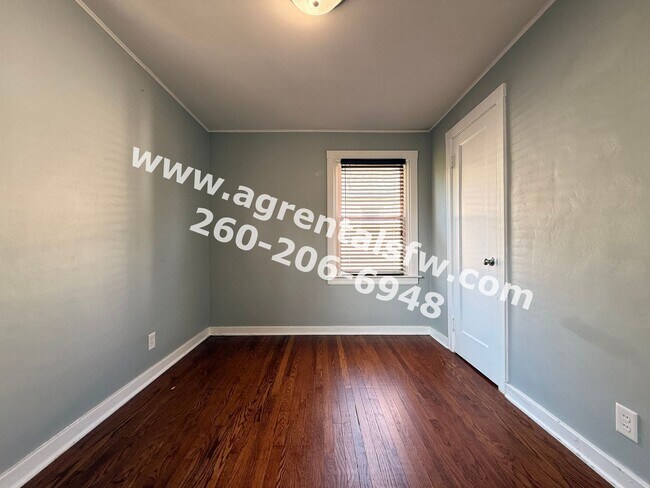 Building Photo - 522 Curdes Ave