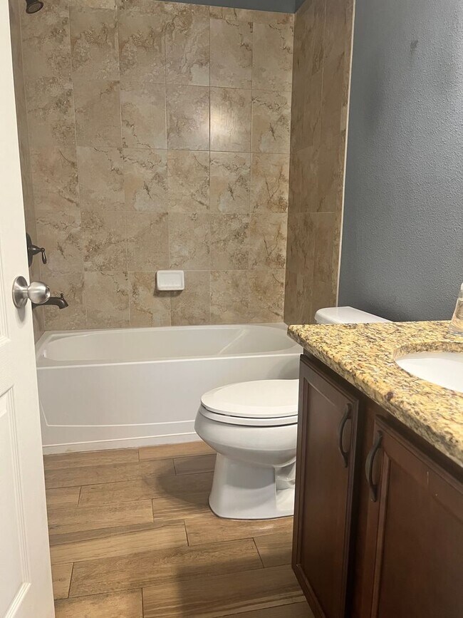 Building Photo - 4/3/2 HOME IN EDINA GARDEN OF EDEN