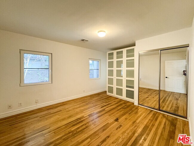 Building Photo - 1116 Chelsea Ave