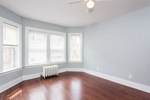 Building Photo - 7522 N Damen Ave