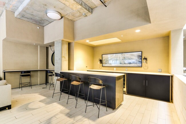 Building Photo - E On Grand