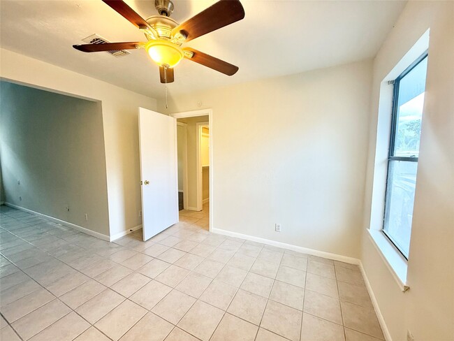 Building Photo - 8915 Emnora Ln