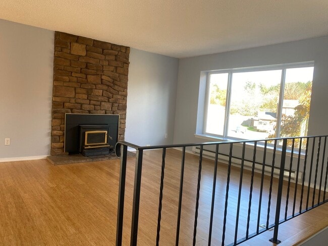 Building Photo - 4bd/1.75ba Carnation House